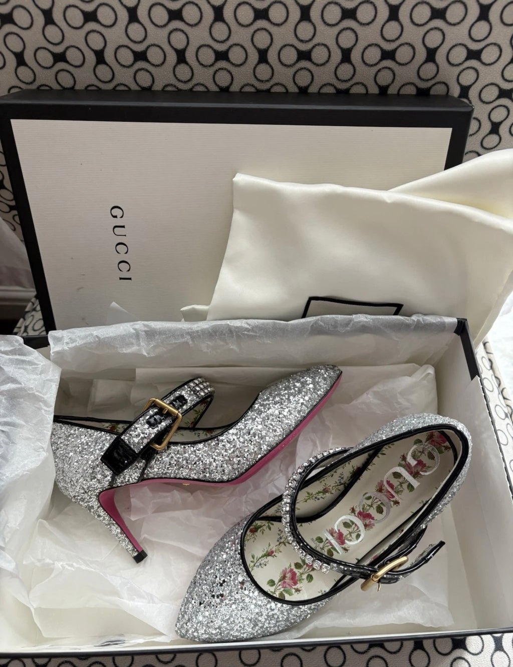 Rare Gucci Sylvie Glitter Mary Jane Heels in Silver Glitter with Pink Bottom