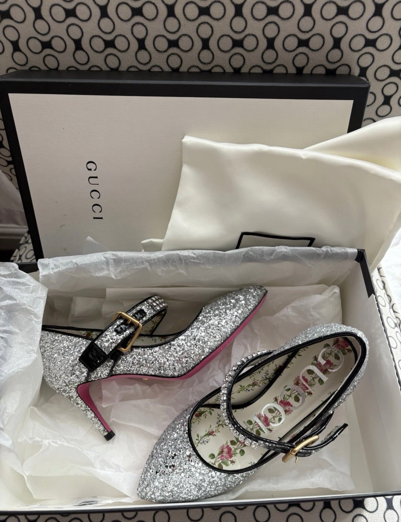 Rare Gucci Sylvie Glitter Mary Jane Heels in Silver Glitter with Pink Bottom