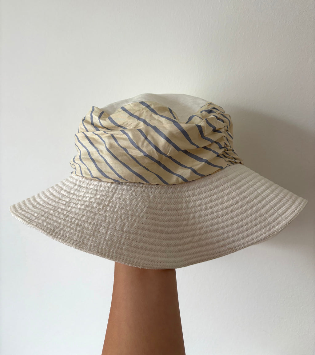 Hermès white cotton wide brim hat features a silk-lined linen construction