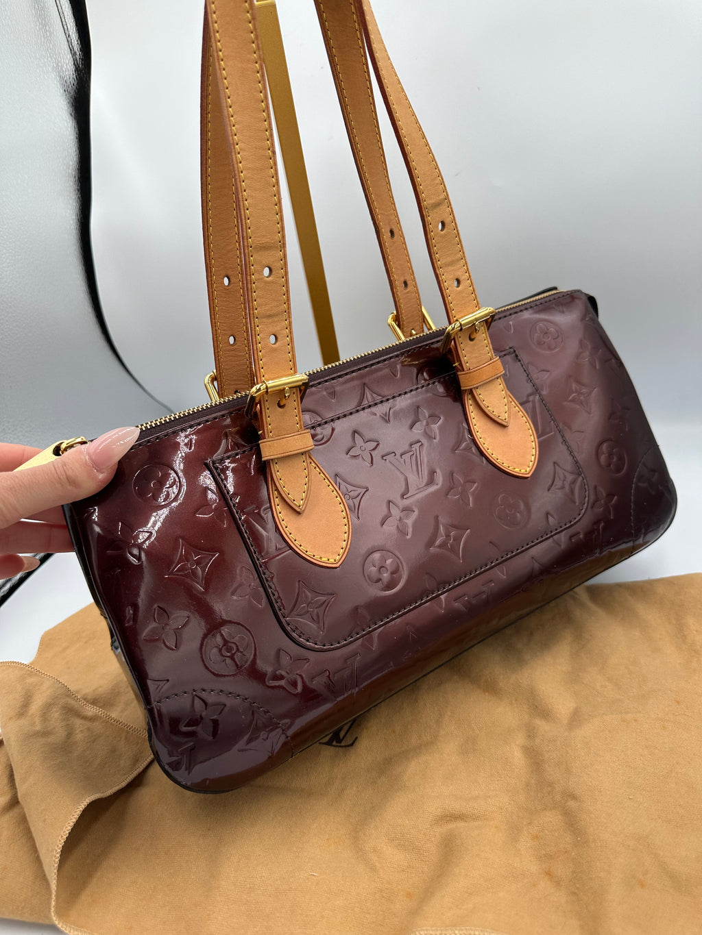 Louis Vuitton Monogram Vernis Rosewood Avenue Shoulder Bag in Amarant purple