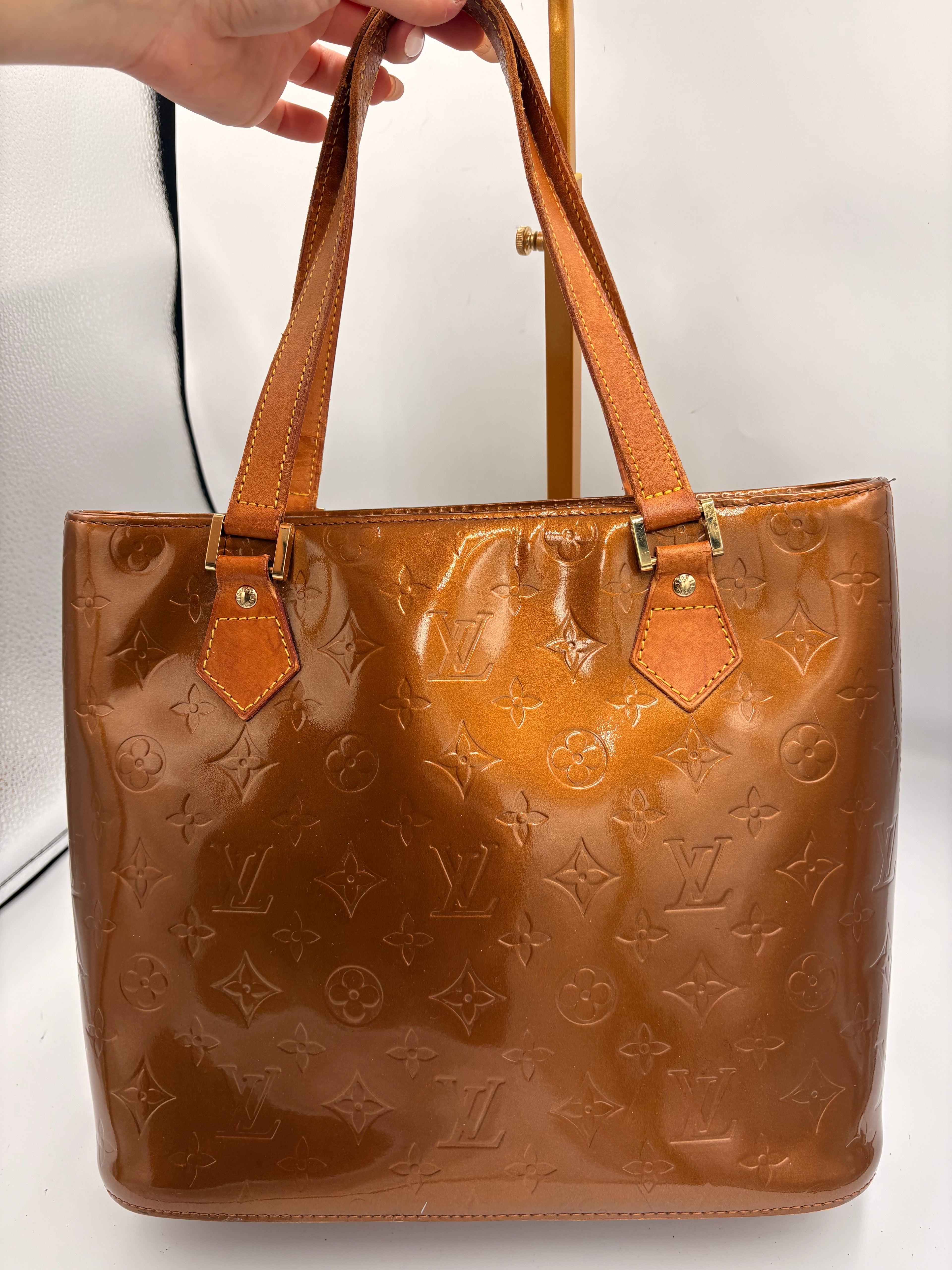 Louis Vuitton Monogram Vernis Houston in bronze