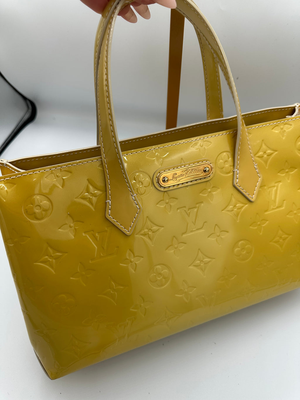 Louis Vuitton Wilshire PM handbag in yellow Monogram Vernis