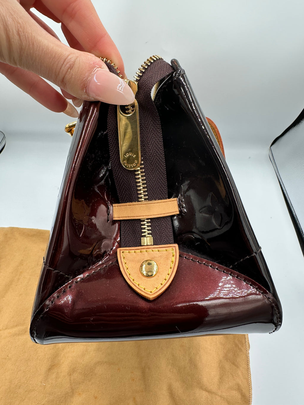 Louis Vuitton Monogram Vernis Rosewood Avenue Shoulder Bag in Amarant purple