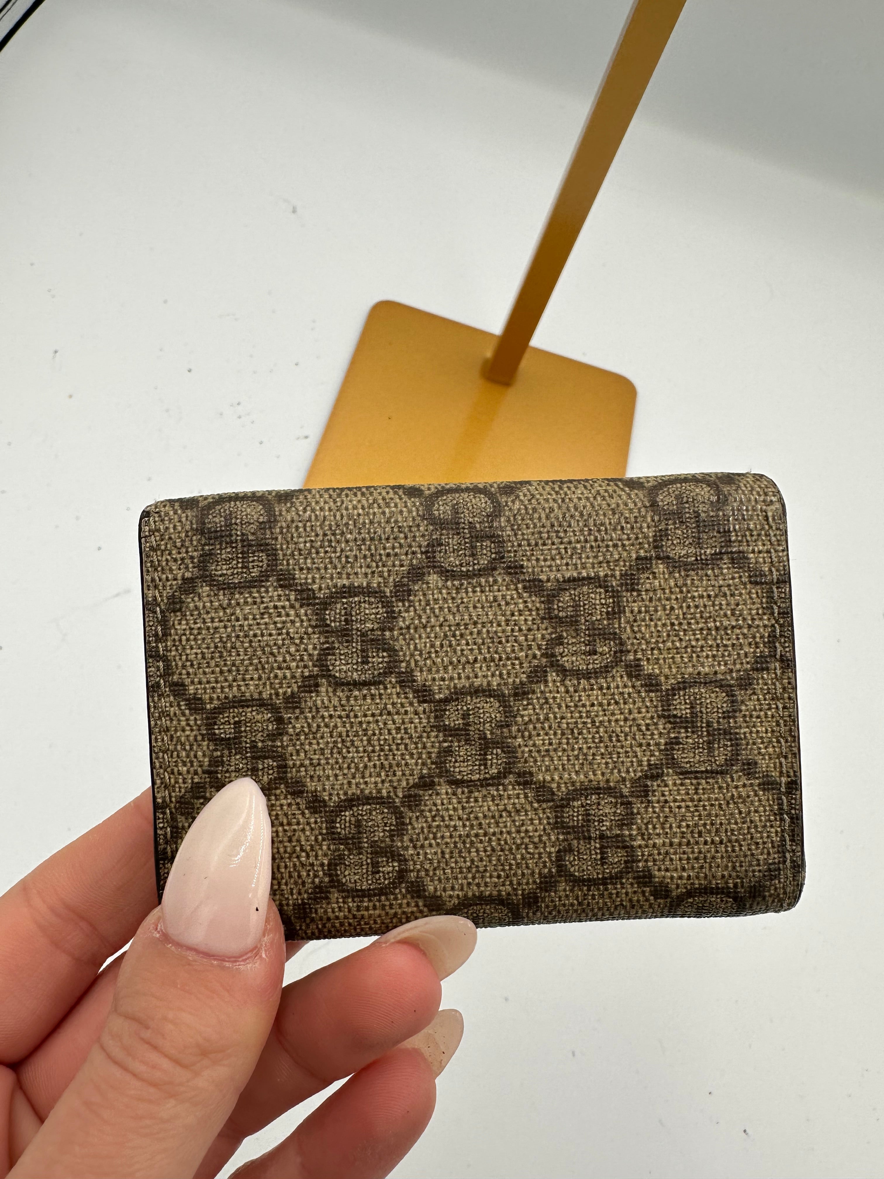 Gucci GG Supreme monogram leather key holder