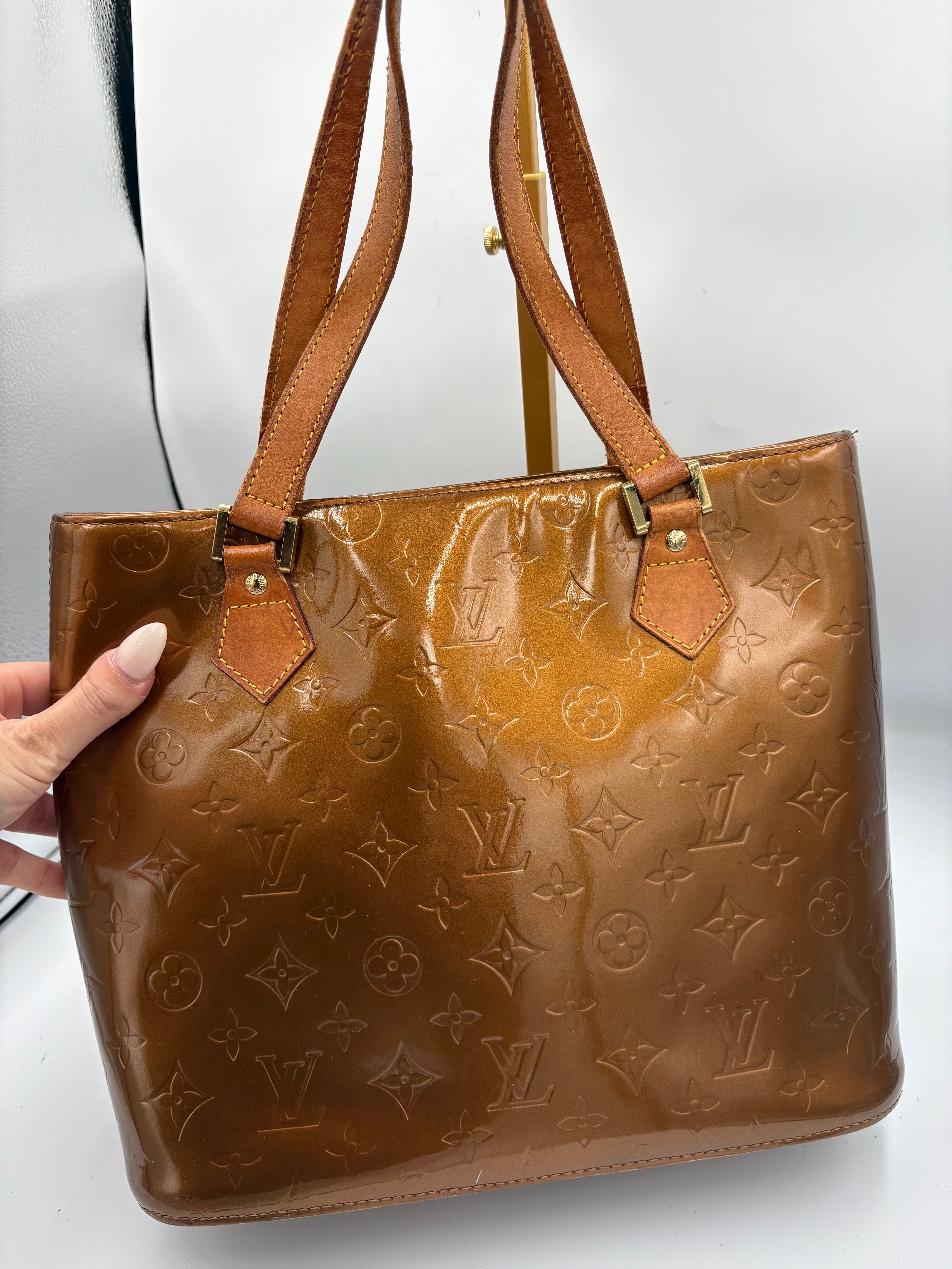 Louis Vuitton Monogram Vernis Houston in bronze