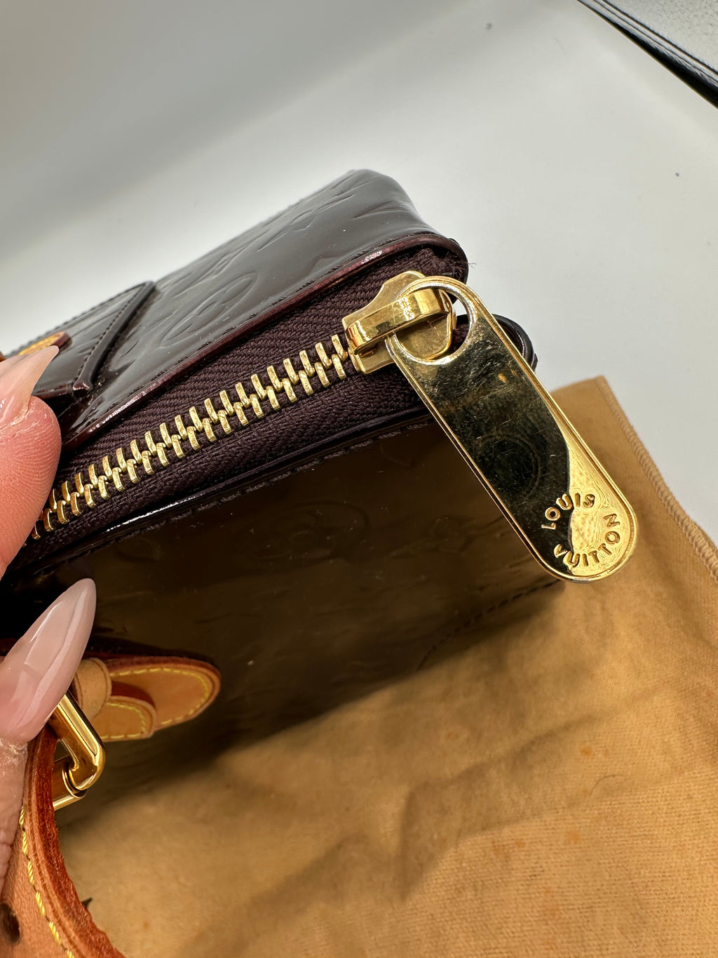 Louis Vuitton Monogram Vernis Rosewood Avenue Shoulder Bag in Amarant purple
