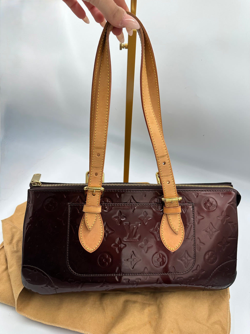 Louis Vuitton Monogram Vernis Rosewood Avenue Shoulder Bag in Amarant purple