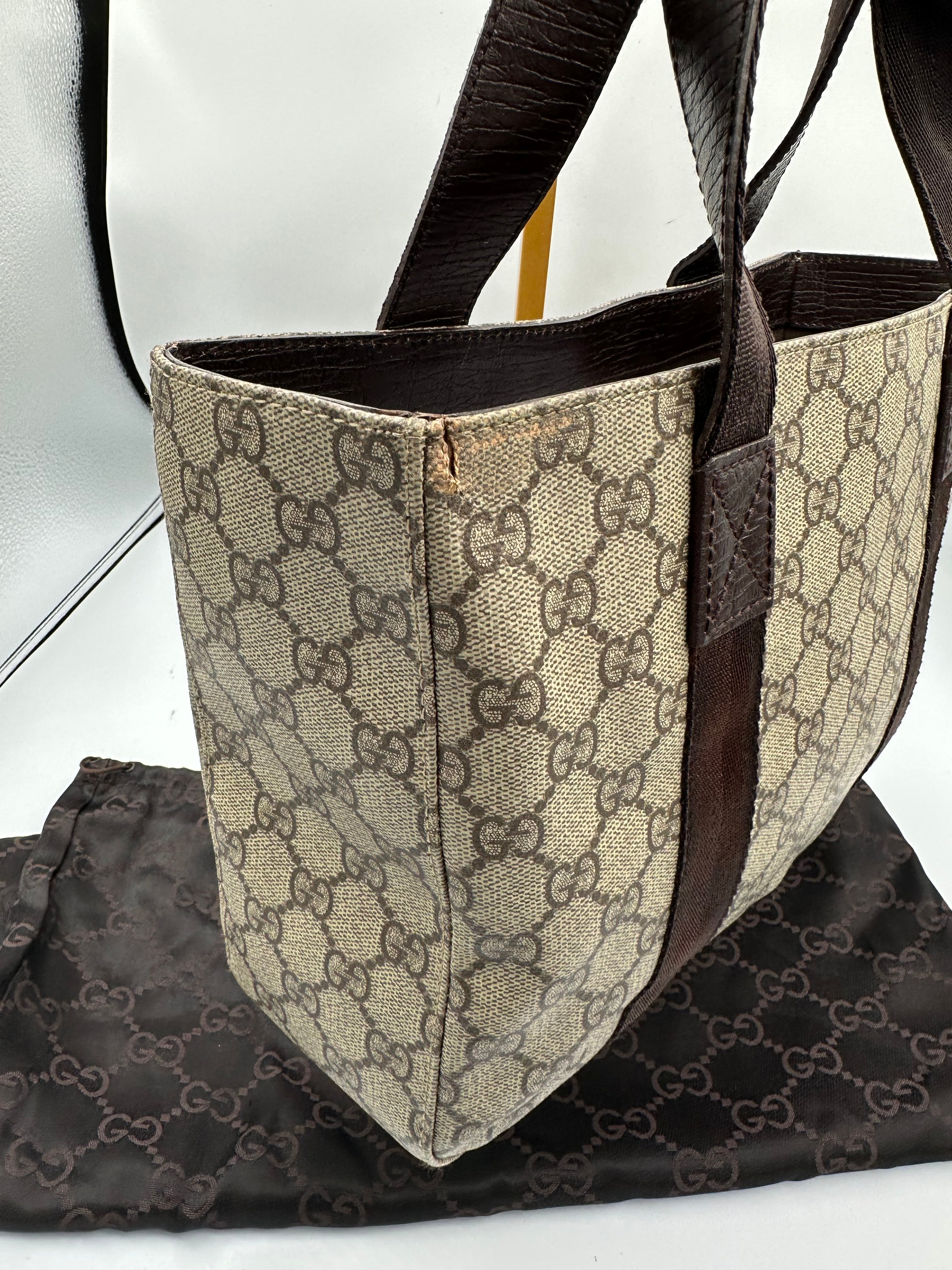 Gucci GG supreme leather bag