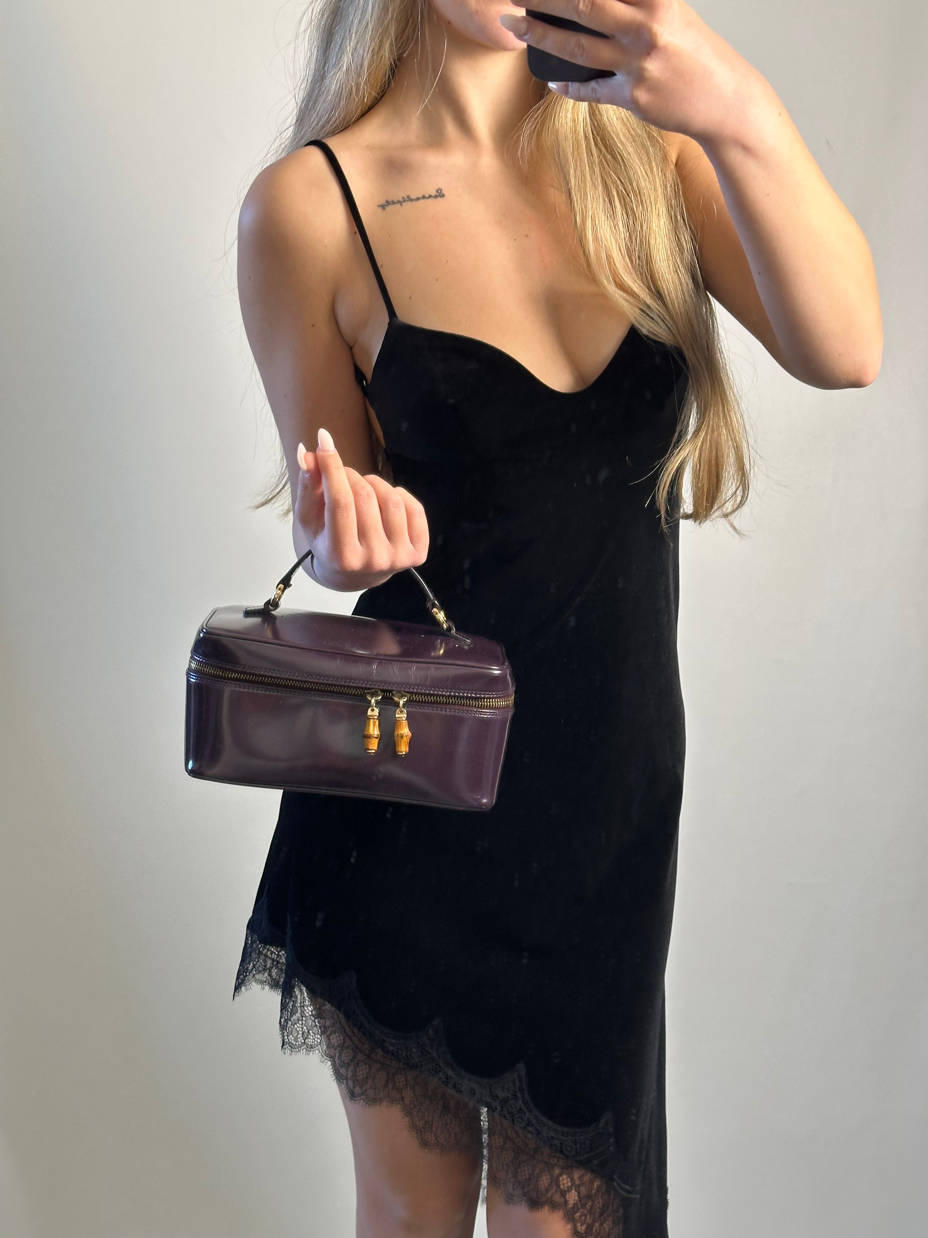 Gucci Bamboo vanity hand bag in purple enamel patent leather with bamboo zip