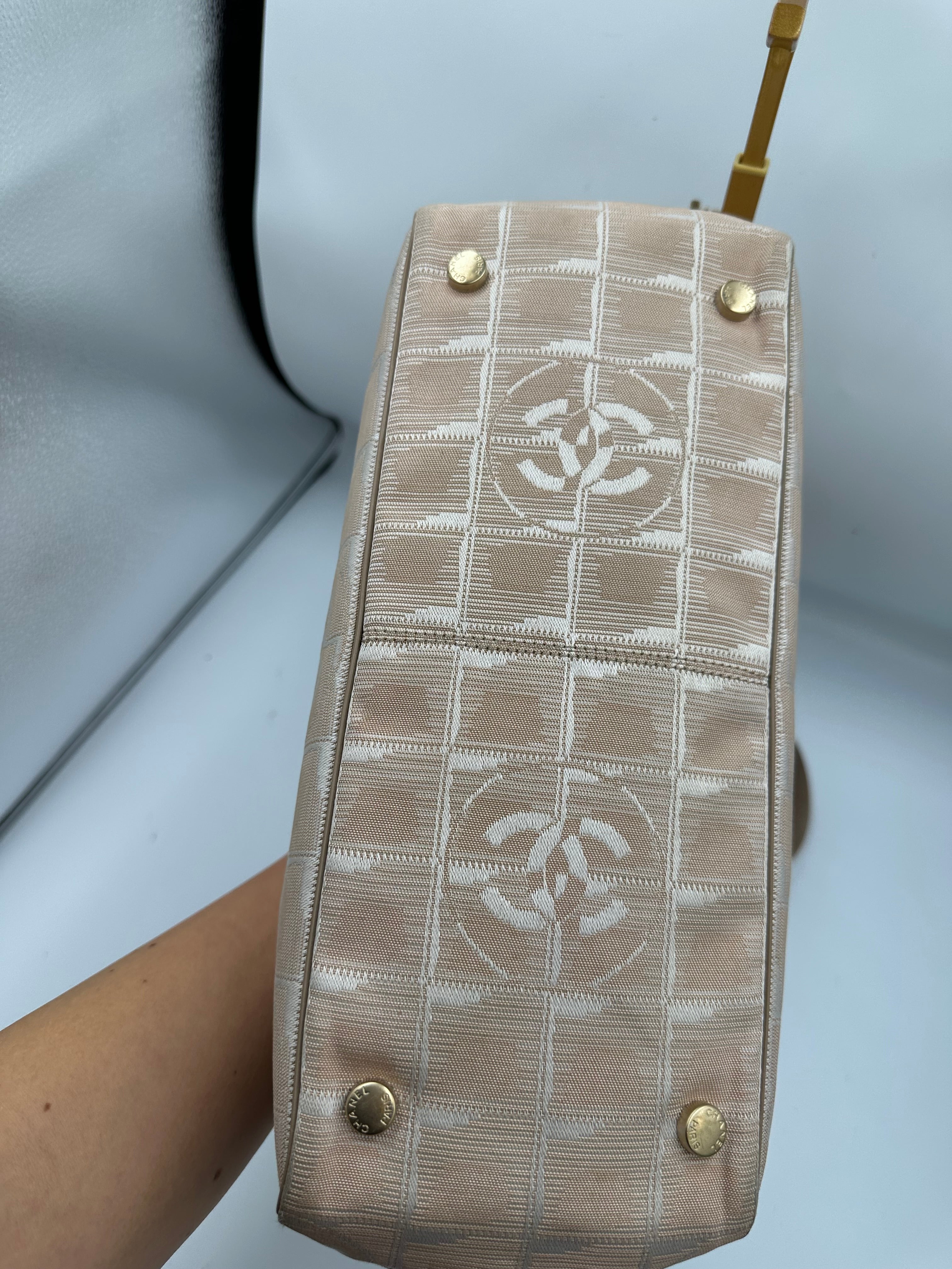 Chanel 2004 Travel line beige shoulder bag