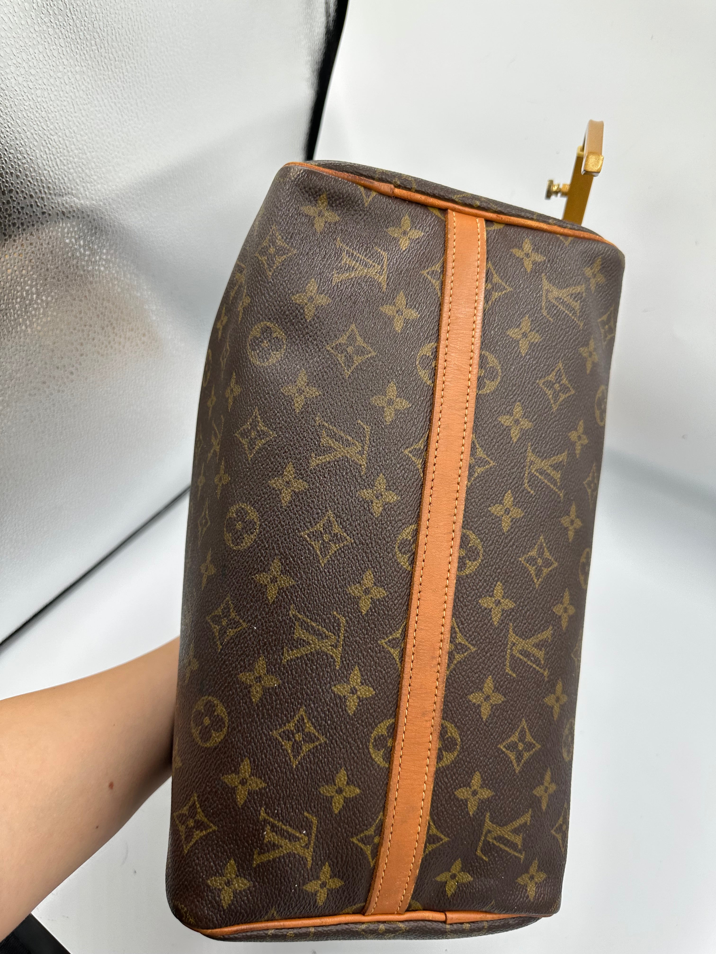 Collectors Piece Vintage 1970s-1990s Louis Vuitton Speedy 35 by French Company