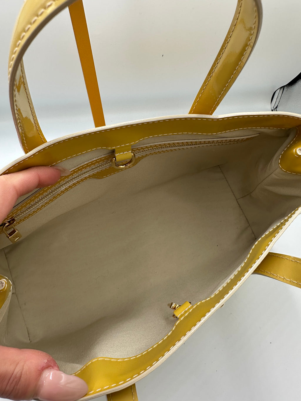 Louis Vuitton Wilshire PM handbag in yellow Monogram Vernis