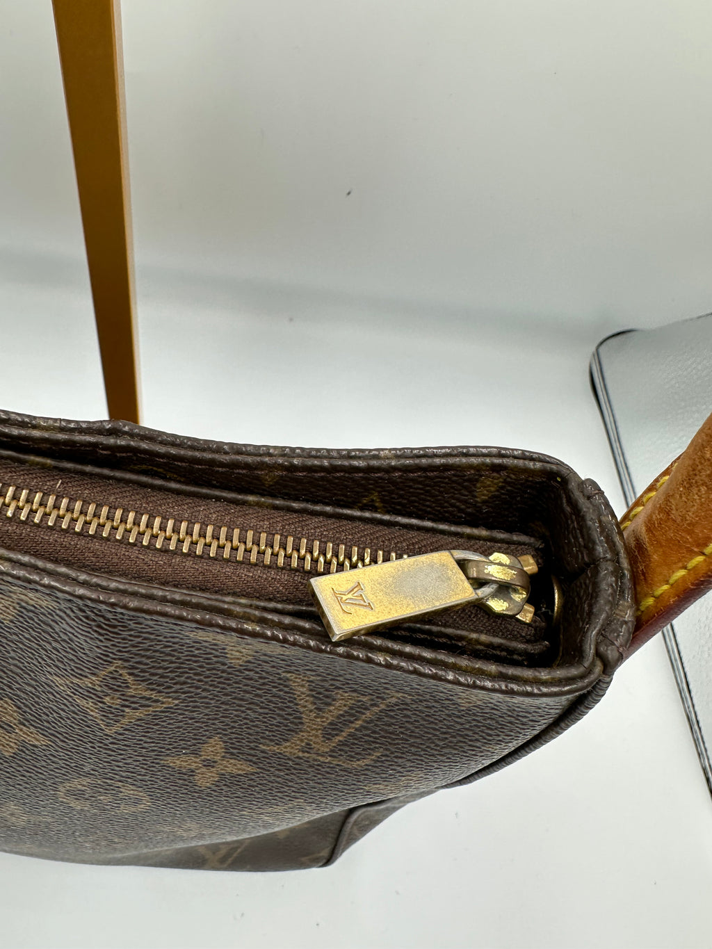 Louis Vuitton 1999 leather Monogram Looping Bag