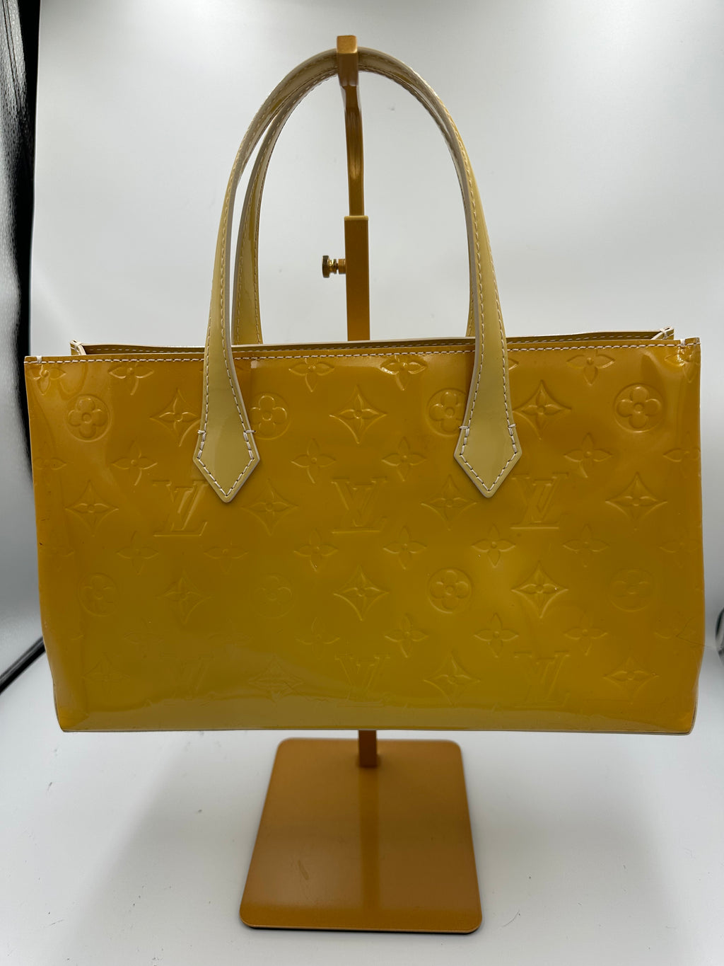 Louis Vuitton Wilshire PM handbag in yellow Monogram Vernis