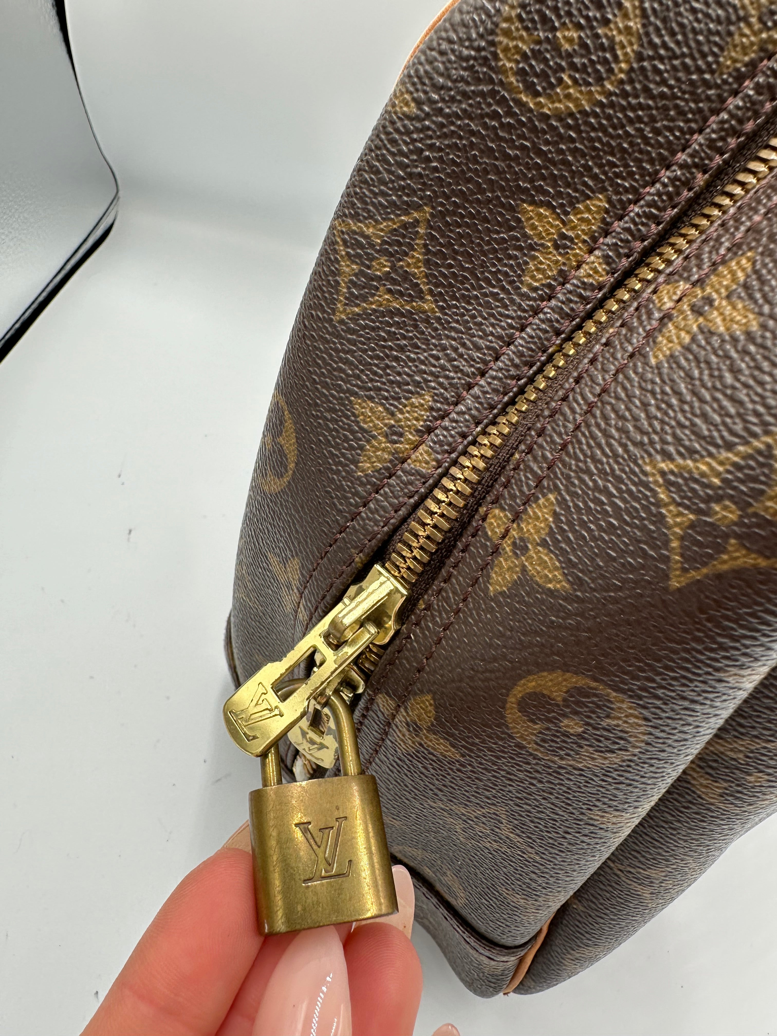 Vintage 90s Louis Vuitton Deauville monogram leather bag