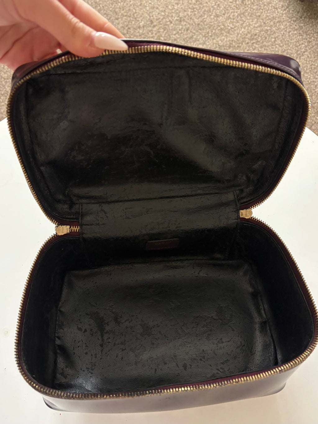 Gucci Bamboo vanity hand bag in purple enamel patent leather with bamboo zip