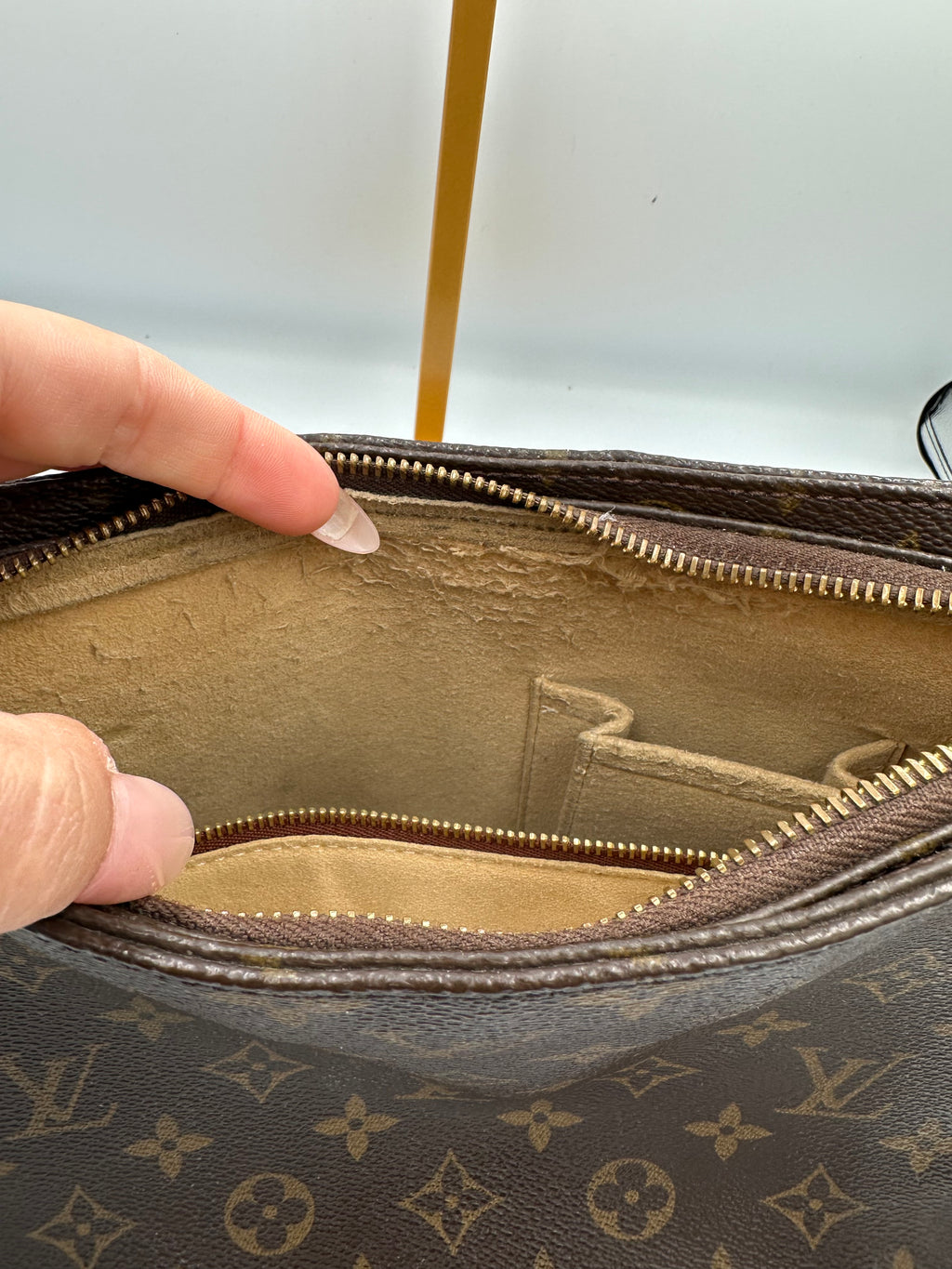 Louis Vuitton 1999 leather Monogram Looping Bag