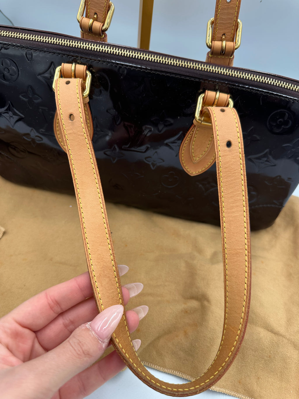 Louis Vuitton Monogram Vernis Rosewood Avenue Shoulder Bag in Amarant purple