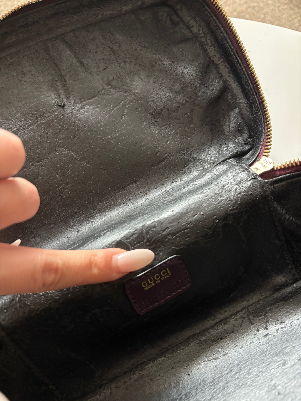Gucci Bamboo vanity hand bag in purple enamel patent leather with bamboo zip