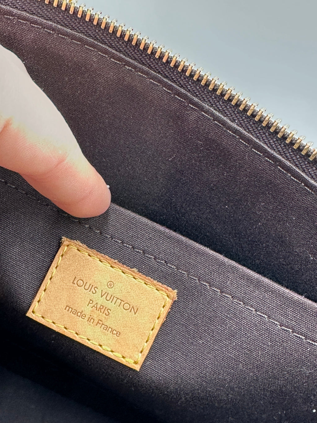 Louis Vuitton Monogram Vernis Rosewood Avenue Shoulder Bag in Amarant purple