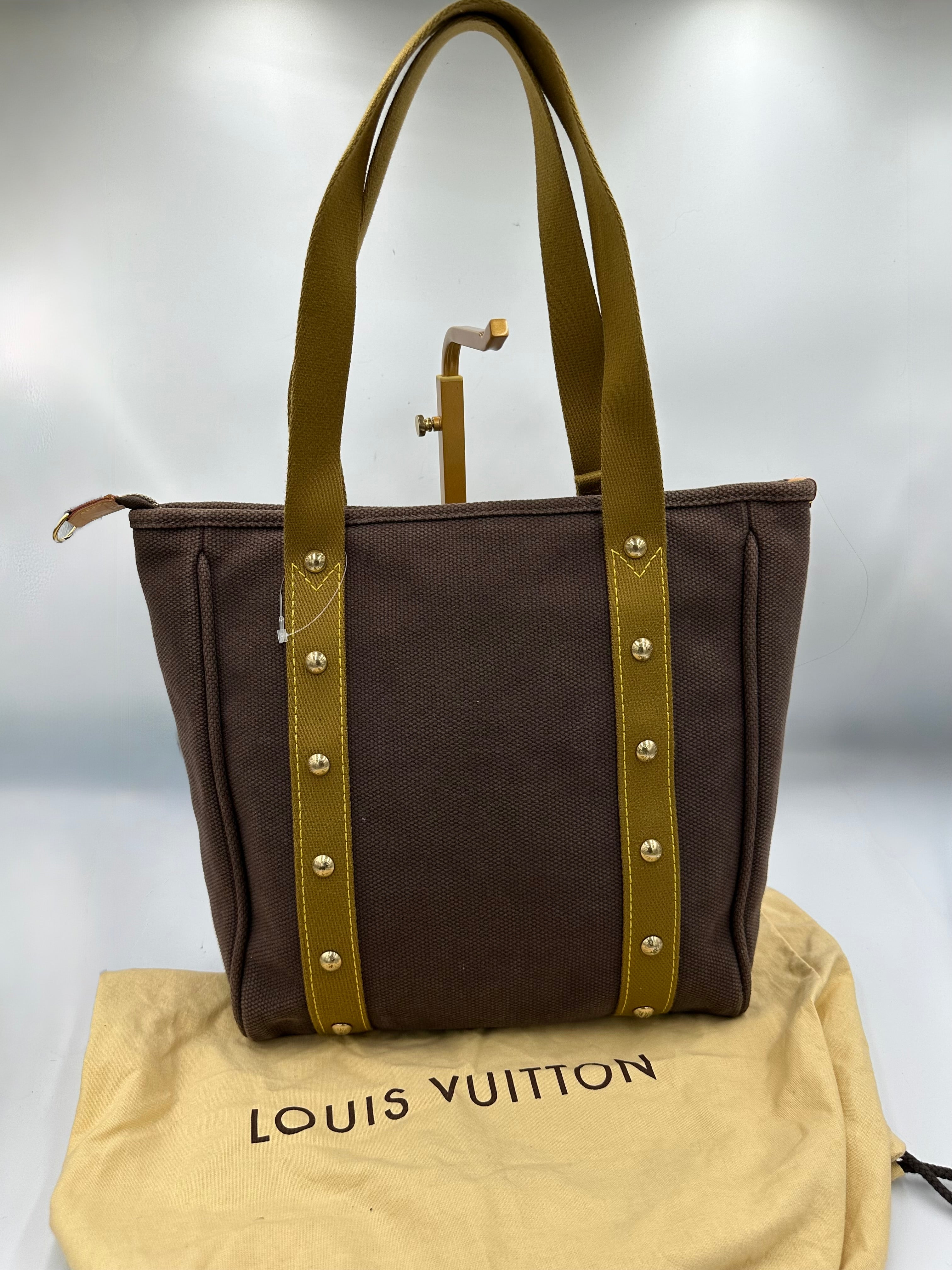 Limited Edition Louis Vuitton Antigua Canvas MM shoulder bag