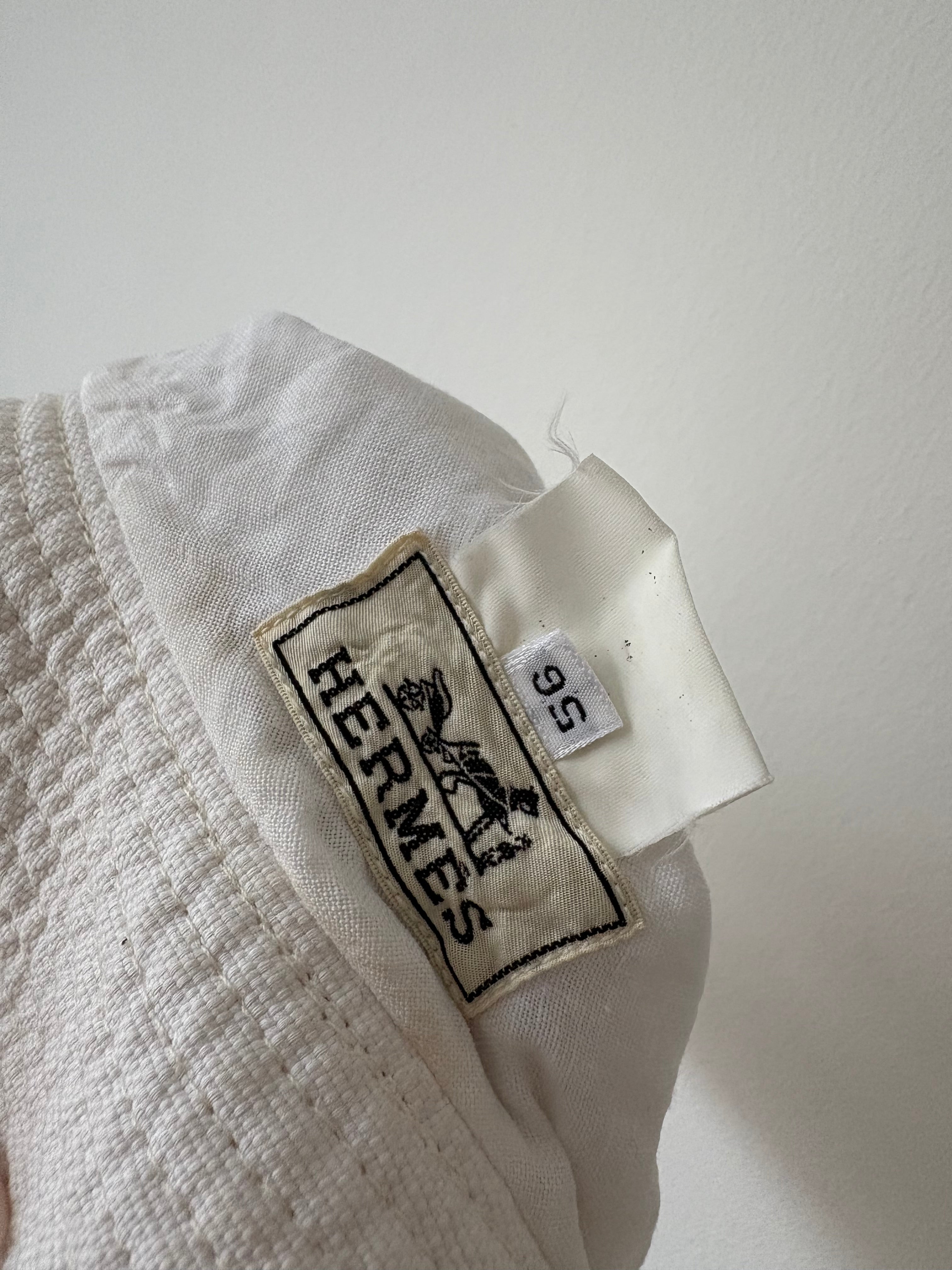 Hermès white cotton wide brim hat features a silk-lined linen construction