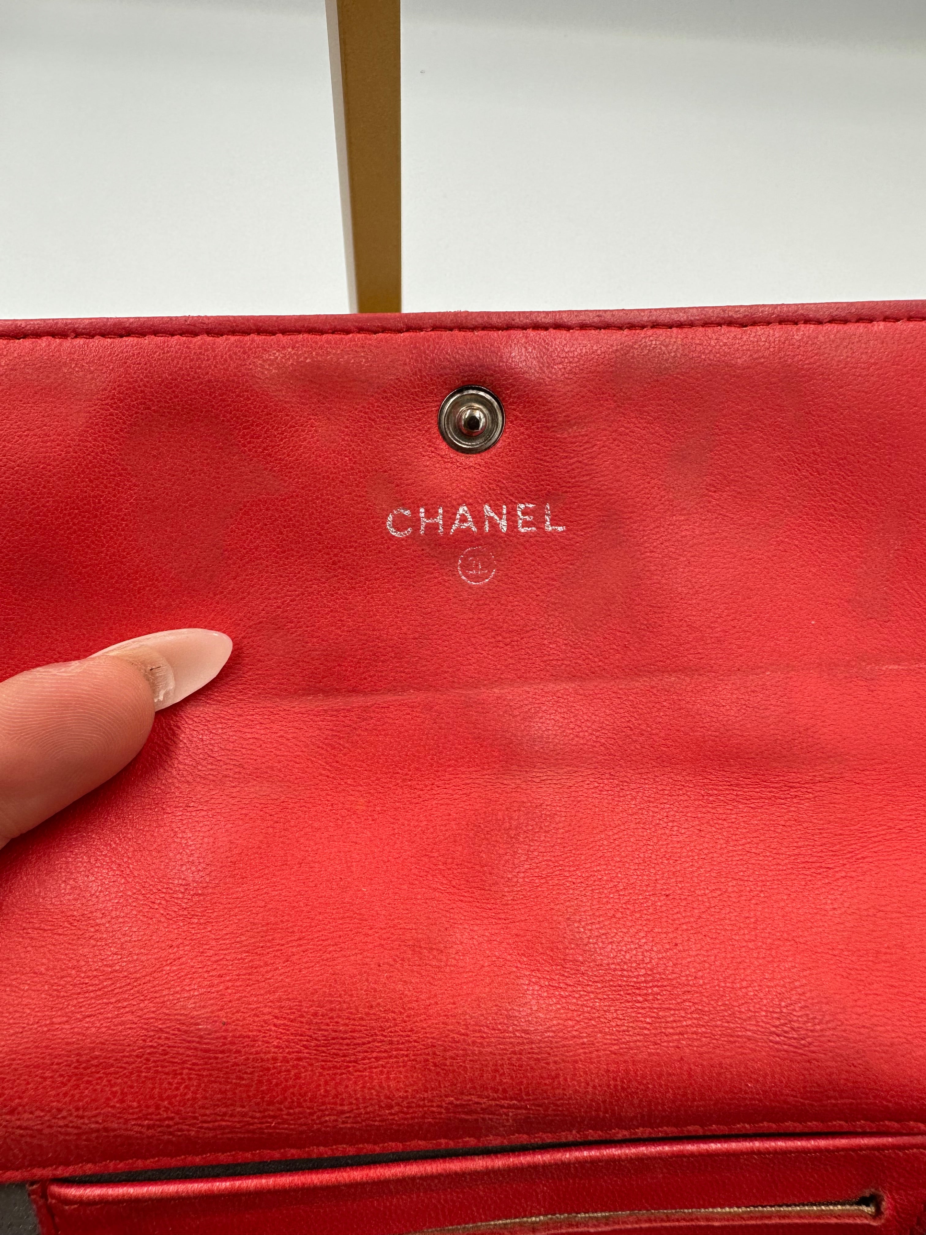 Chanel Icon Matlasse mademoiselle red patent wallet