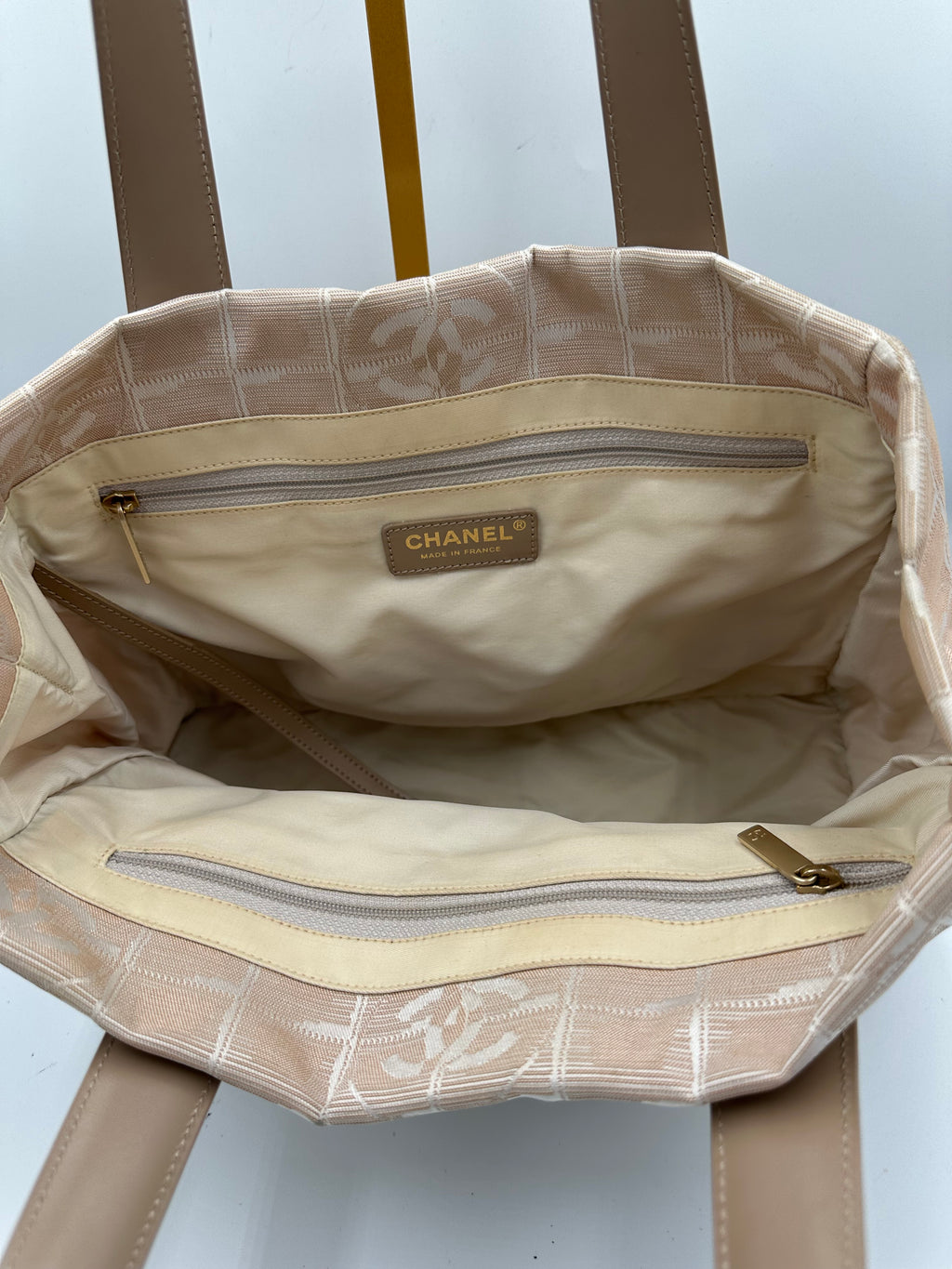 Chanel 2004 Travel line beige shoulder bag