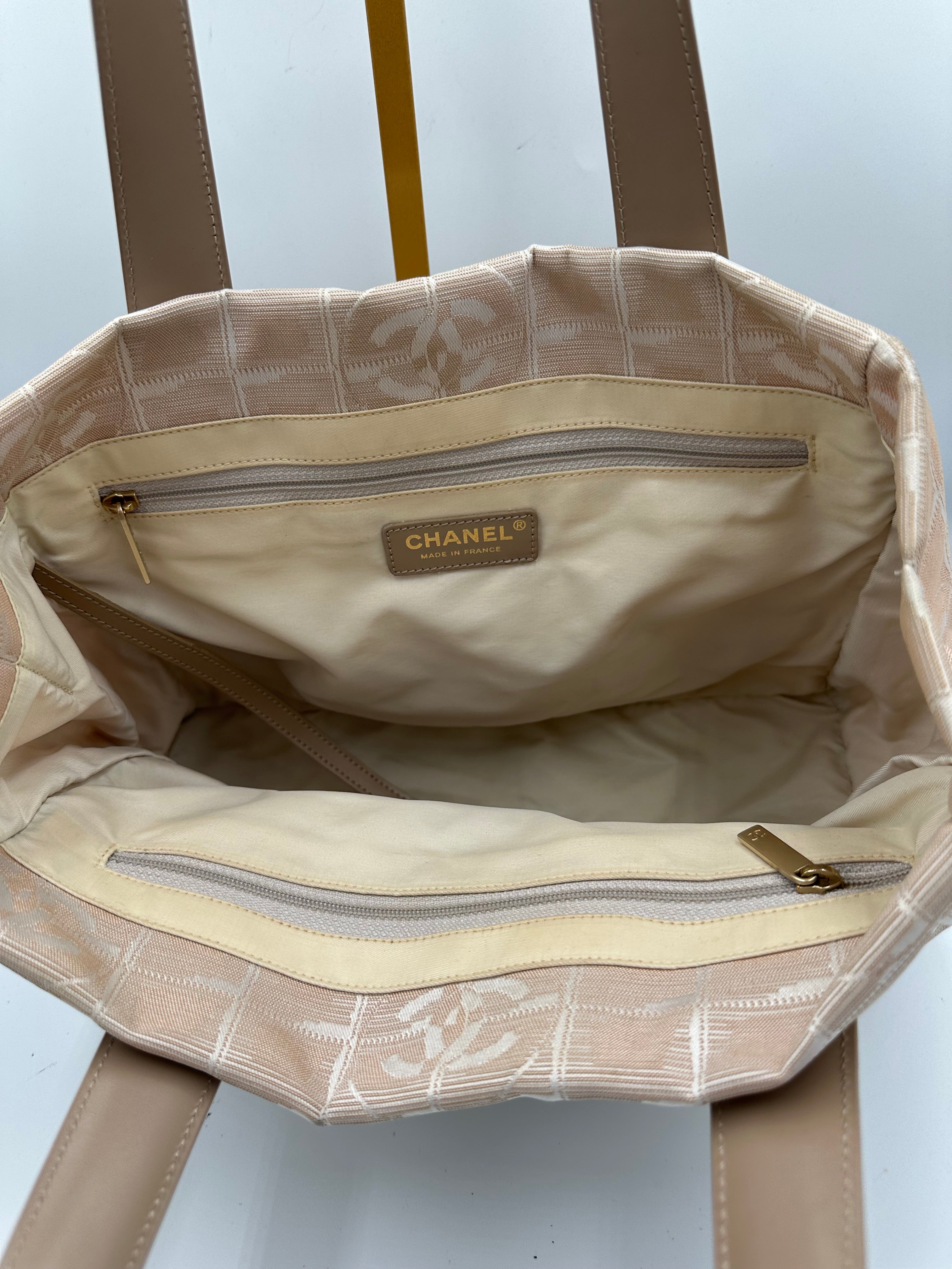 Chanel 2004 Travel line beige shoulder bag