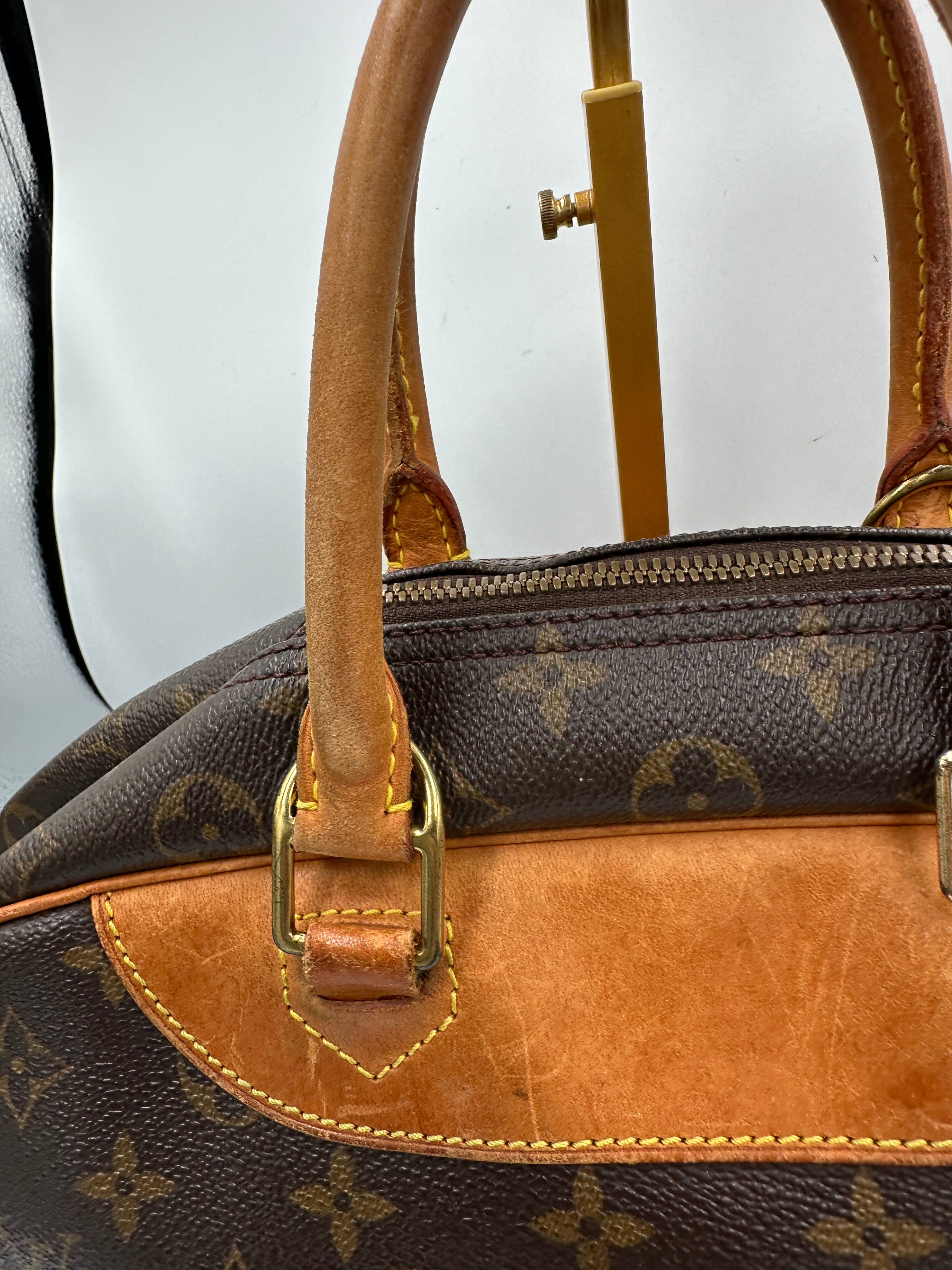 Vintage 90s Louis Vuitton Deauville monogram leather bag